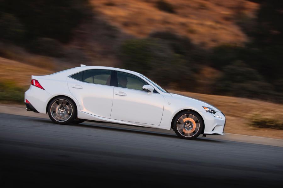  Lexus IS300 AWD F-Sport 2015 года  (фото 21 из 48)